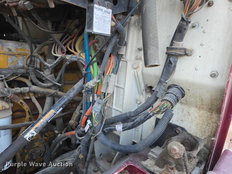 image for item FI0740 2003 International 9200I semi truck