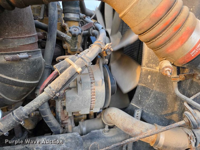 image for item FI0740 2003 International 9200I semi truck