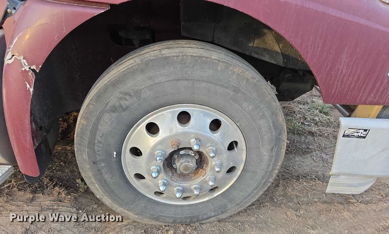 image for item FI0740 2003 International 9200I semi truck