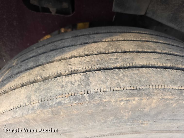 image for item FI0740 2003 International 9200I semi truck