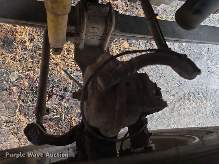 image for item FI0740 2003 International 9200I semi truck