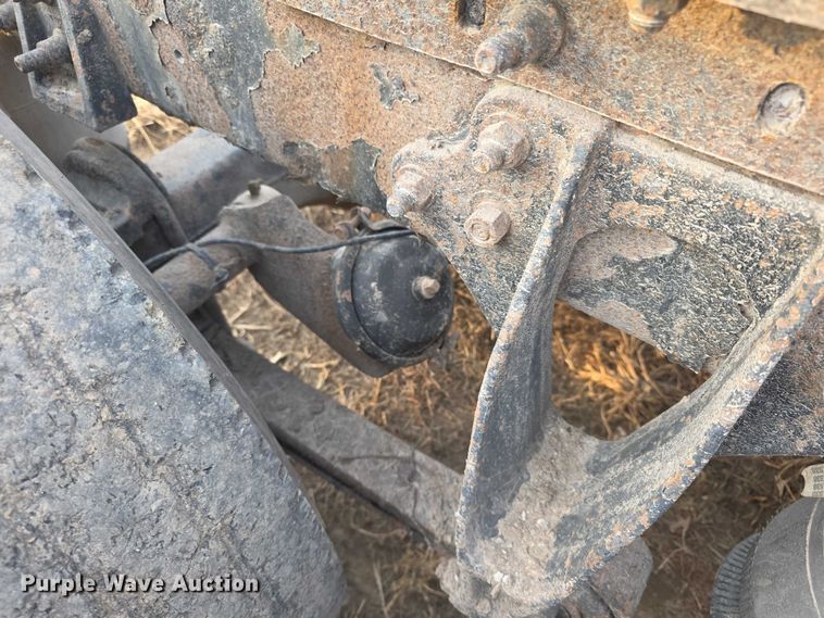 image for item FI0740 2003 International 9200I semi truck