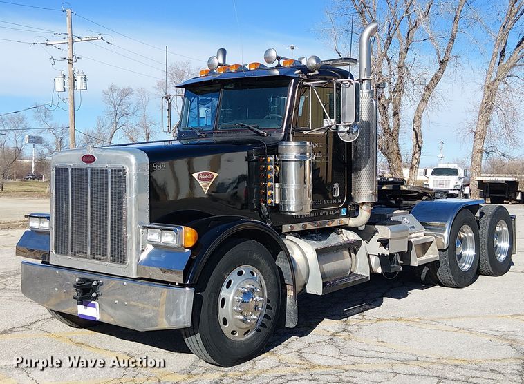 image for item FK0914 2002 Peterbilt 378 semi truck
