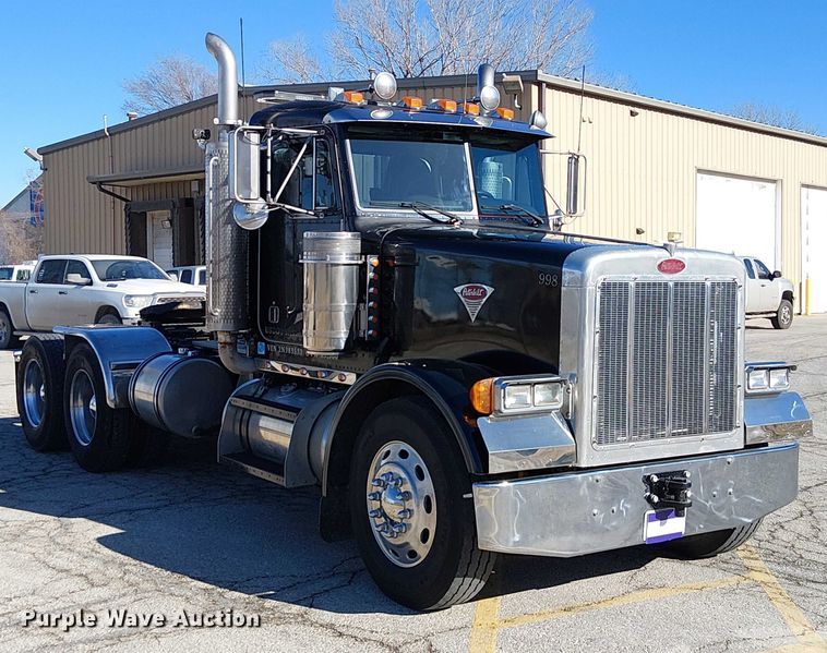 image for item FK0914 2002 Peterbilt 378 semi truck