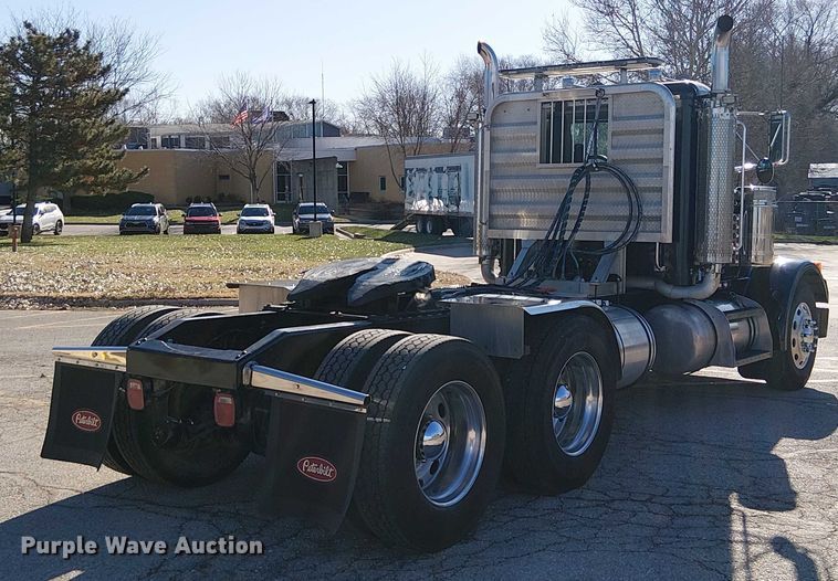image for item FK0914 2002 Peterbilt 378 semi truck