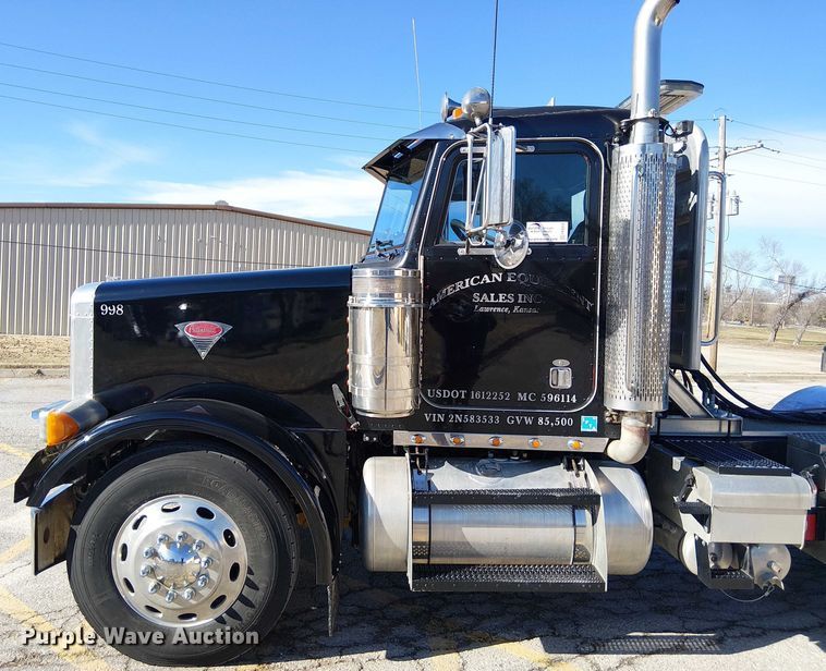 image for item FK0914 2002 Peterbilt 378 semi truck