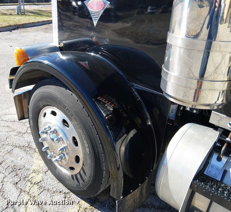 image for item FK0914 2002 Peterbilt 378 semi truck
