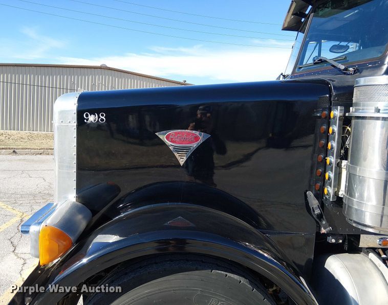 image for item FK0914 2002 Peterbilt 378 semi truck