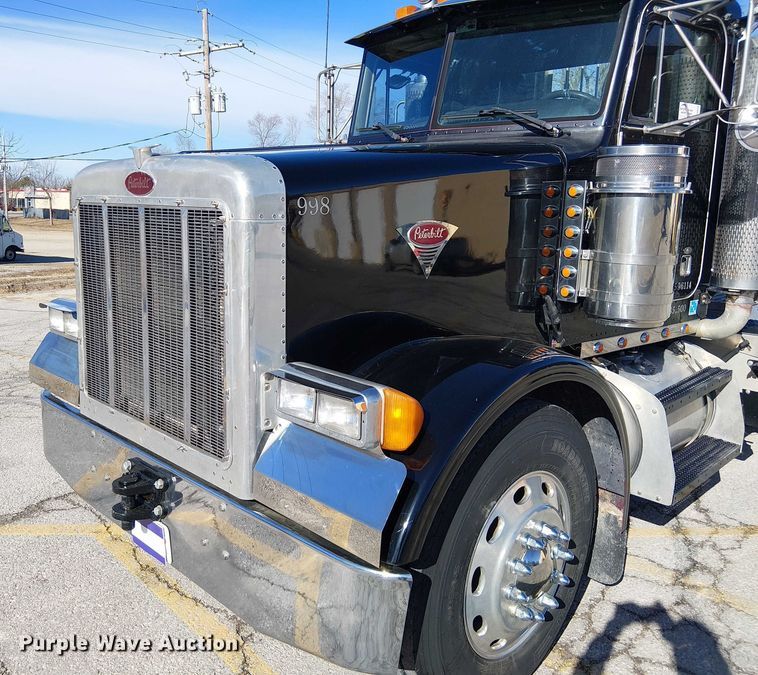 image for item FK0914 2002 Peterbilt 378 semi truck