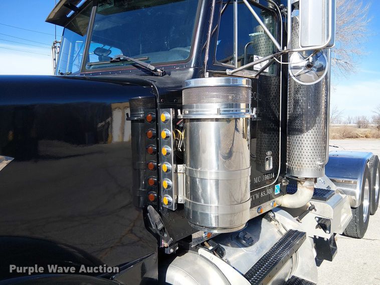 image for item FK0914 2002 Peterbilt 378 semi truck