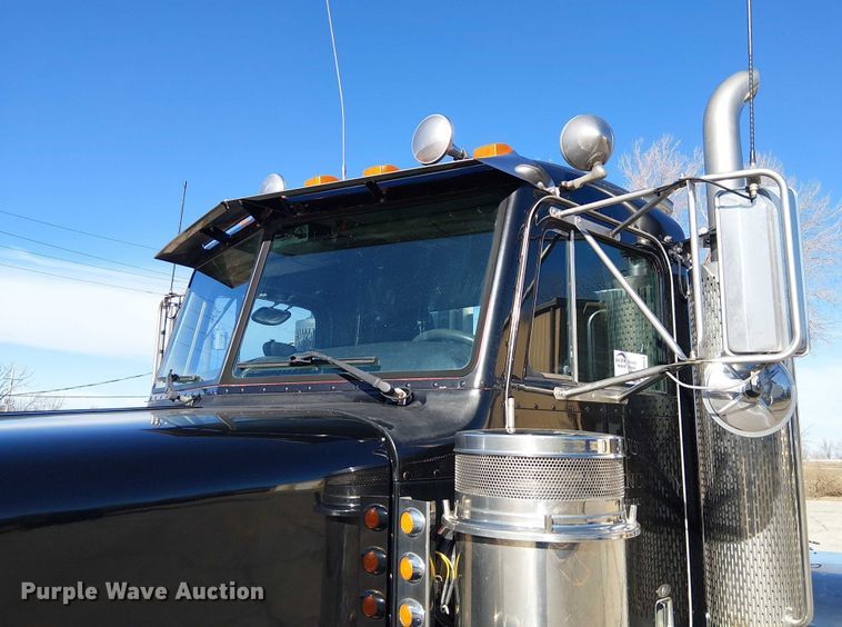 image for item FK0914 2002 Peterbilt 378 semi truck
