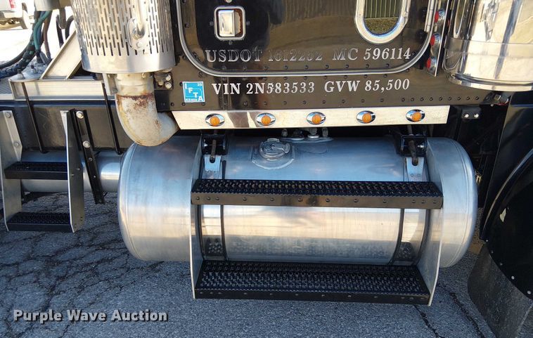 image for item FK0914 2002 Peterbilt 378 semi truck