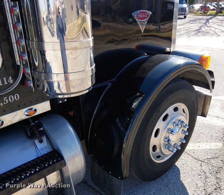 image for item FK0914 2002 Peterbilt 378 semi truck
