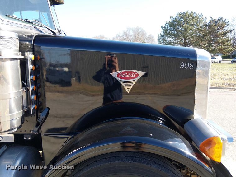 image for item FK0914 2002 Peterbilt 378 semi truck