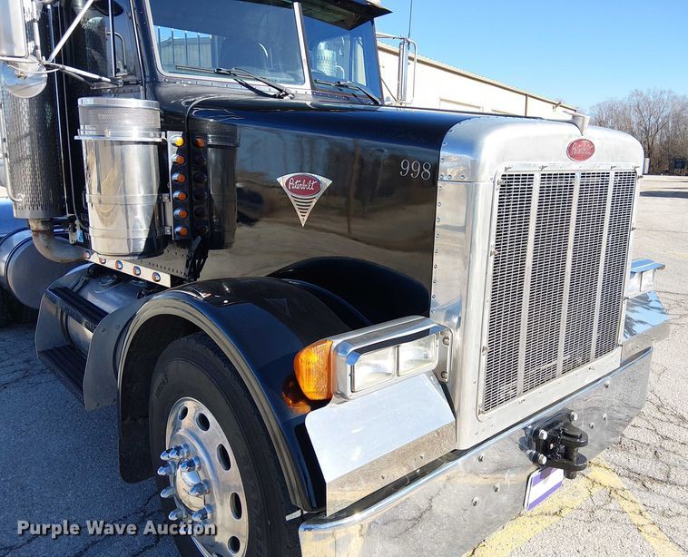 image for item FK0914 2002 Peterbilt 378 semi truck