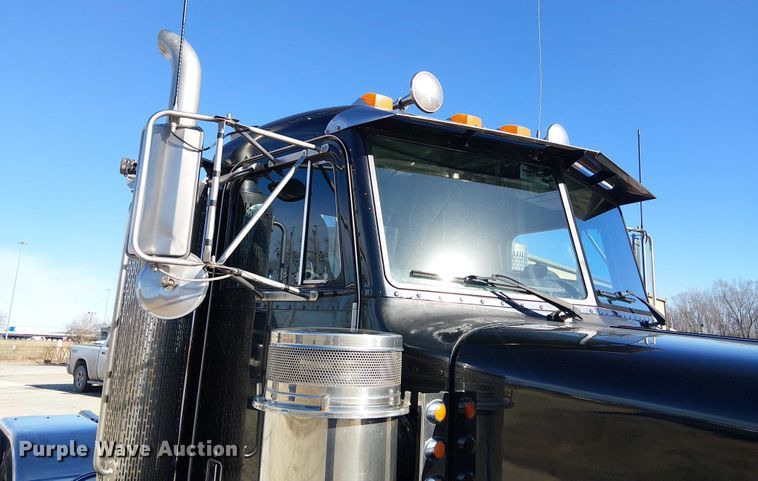 image for item FK0914 2002 Peterbilt 378 semi truck