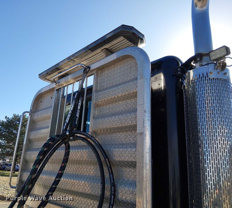 image for item FK0914 2002 Peterbilt 378 semi truck