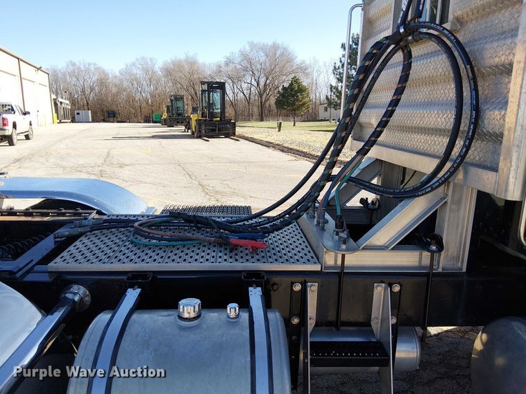 image for item FK0914 2002 Peterbilt 378 semi truck