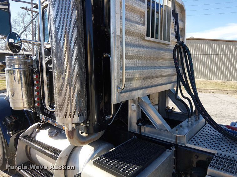 image for item FK0914 2002 Peterbilt 378 semi truck