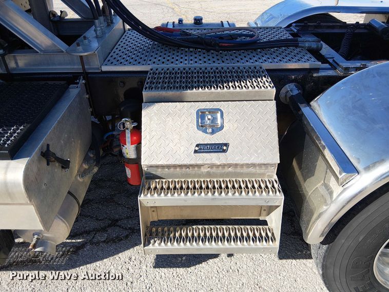 image for item FK0914 2002 Peterbilt 378 semi truck