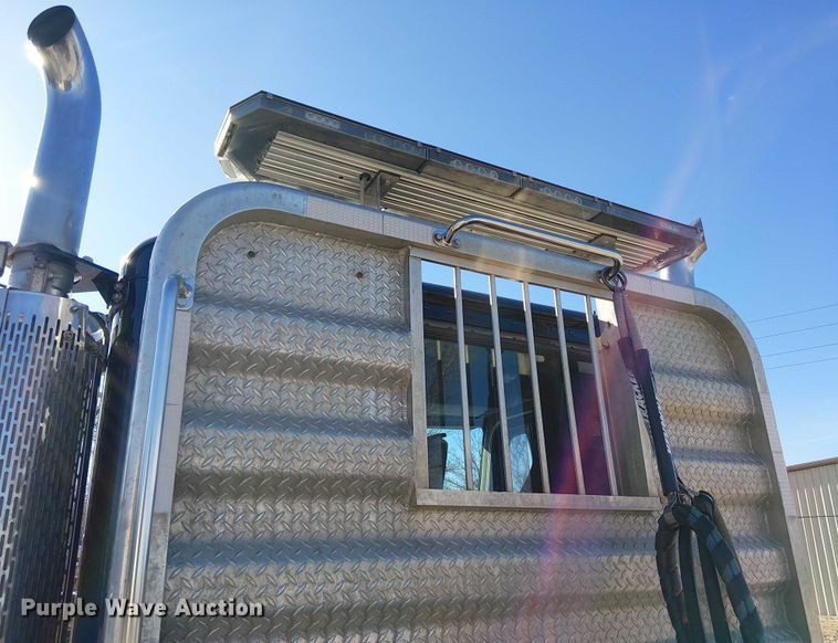 image for item FK0914 2002 Peterbilt 378 semi truck