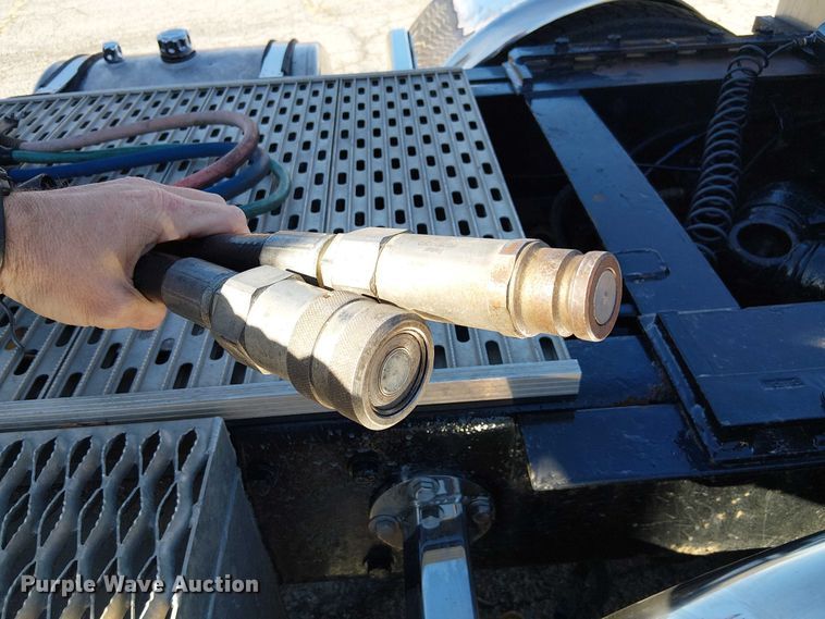 image for item FK0914 2002 Peterbilt 378 semi truck