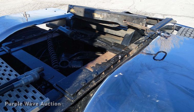 image for item FK0914 2002 Peterbilt 378 semi truck