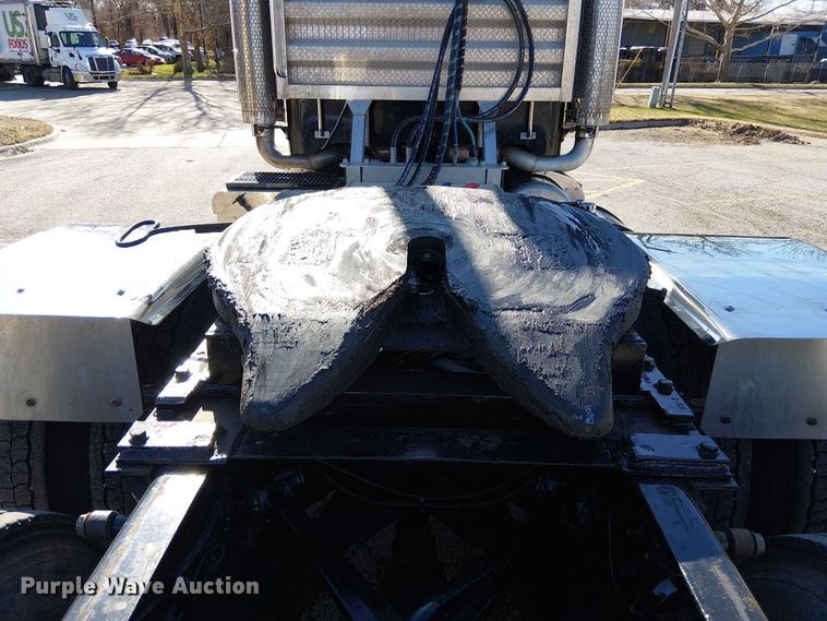 image for item FK0914 2002 Peterbilt 378 semi truck