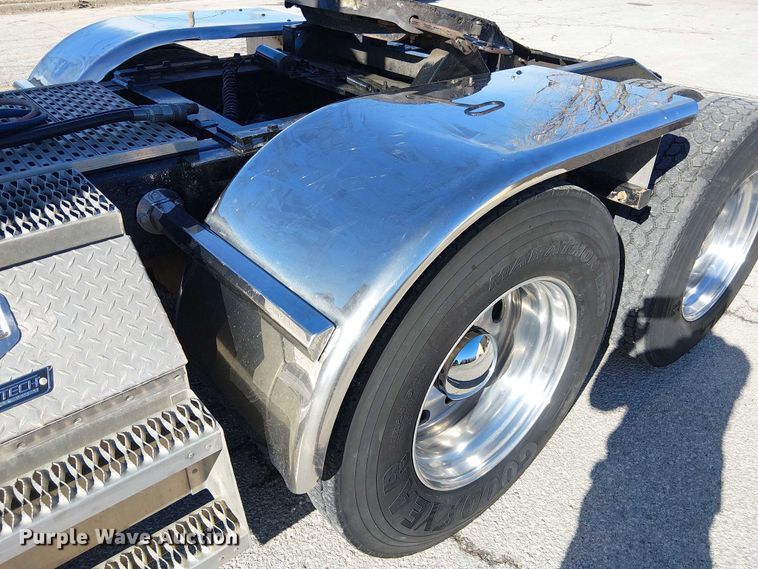 image for item FK0914 2002 Peterbilt 378 semi truck