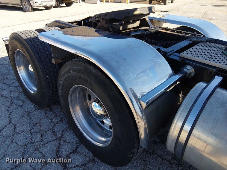 image for item FK0914 2002 Peterbilt 378 semi truck