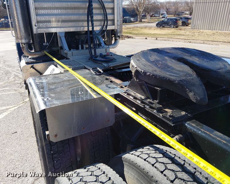 image for item FK0914 2002 Peterbilt 378 semi truck