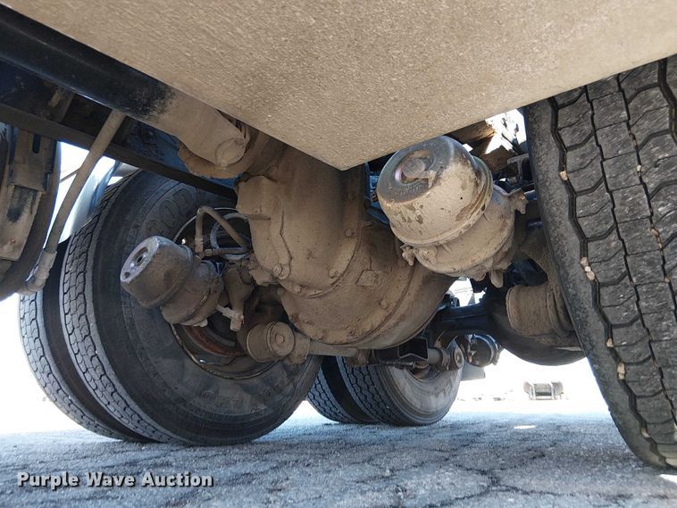 image for item FK0914 2002 Peterbilt 378 semi truck