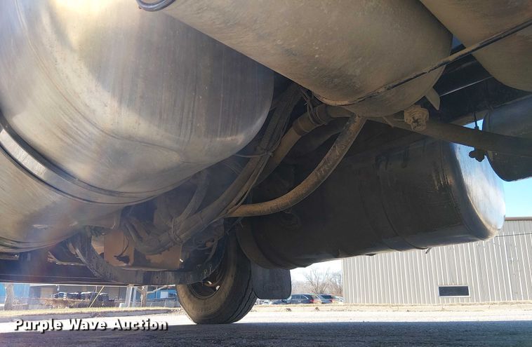 image for item FK0914 2002 Peterbilt 378 semi truck