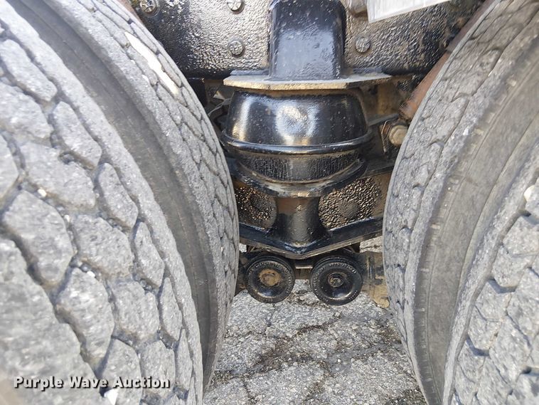 image for item FK0914 2002 Peterbilt 378 semi truck