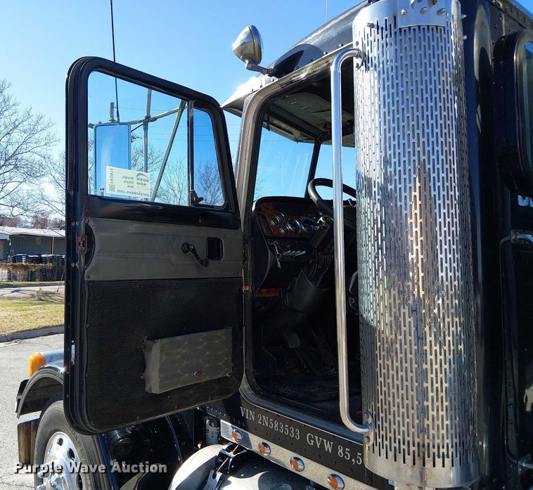 image for item FK0914 2002 Peterbilt 378 semi truck