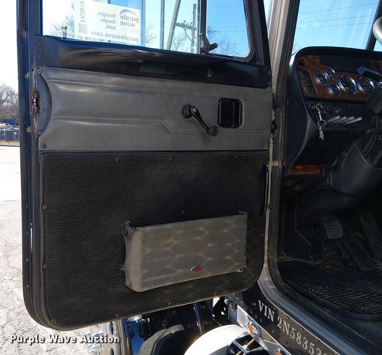 image for item FK0914 2002 Peterbilt 378 semi truck