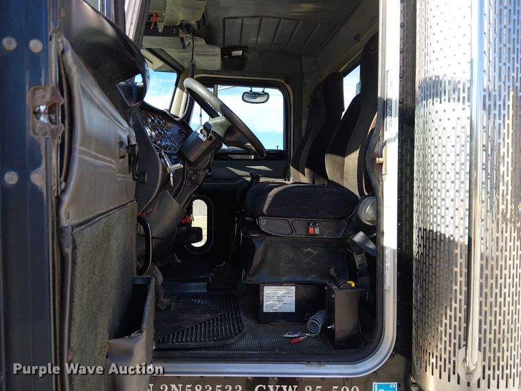 image for item FK0914 2002 Peterbilt 378 semi truck