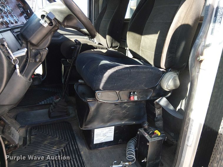 image for item FK0914 2002 Peterbilt 378 semi truck