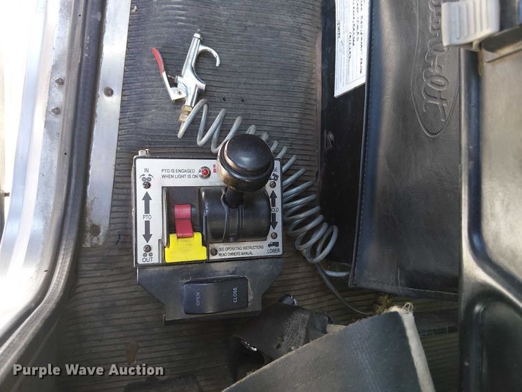 image for item FK0914 2002 Peterbilt 378 semi truck