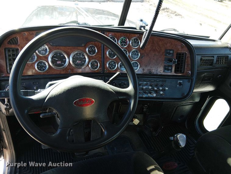 image for item FK0914 2002 Peterbilt 378 semi truck