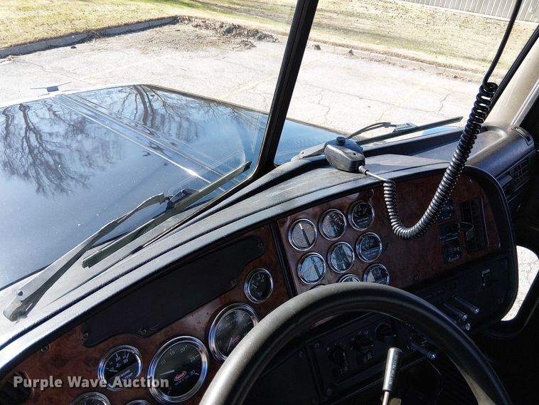 image for item FK0914 2002 Peterbilt 378 semi truck
