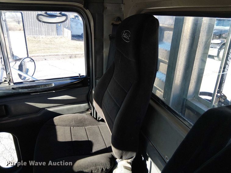 image for item FK0914 2002 Peterbilt 378 semi truck