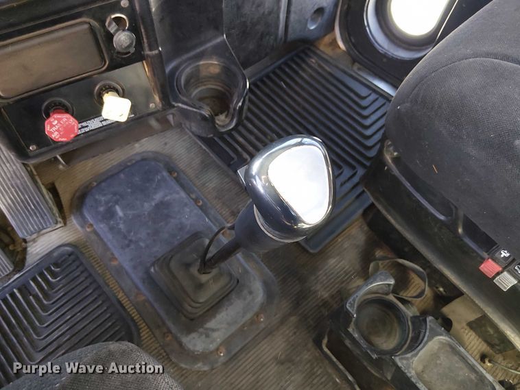 image for item FK0914 2002 Peterbilt 378 semi truck