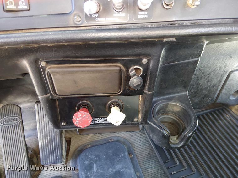 image for item FK0914 2002 Peterbilt 378 semi truck