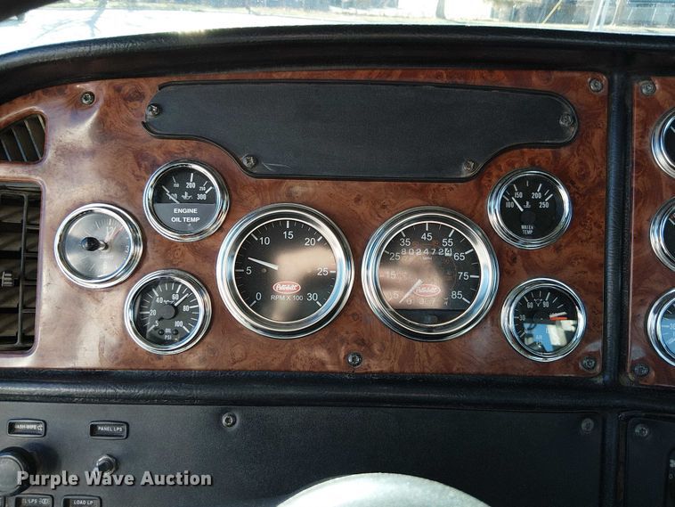 image for item FK0914 2002 Peterbilt 378 semi truck