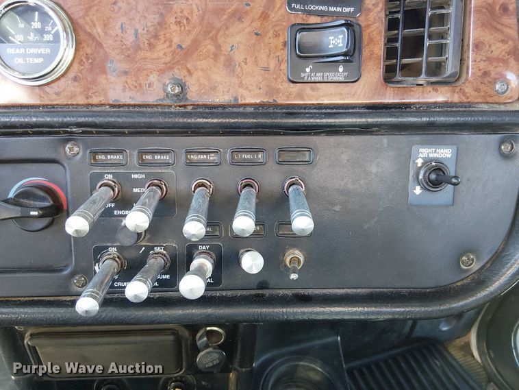 image for item FK0914 2002 Peterbilt 378 semi truck