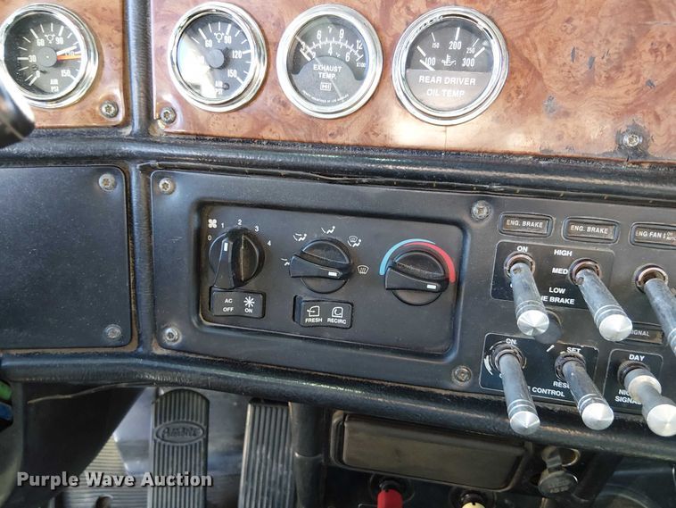 image for item FK0914 2002 Peterbilt 378 semi truck