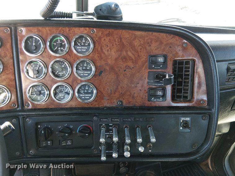 image for item FK0914 2002 Peterbilt 378 semi truck