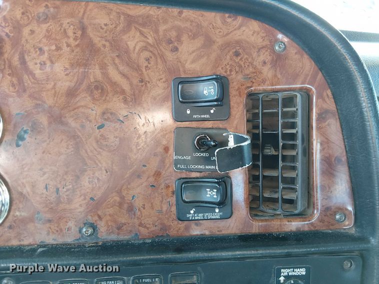 image for item FK0914 2002 Peterbilt 378 semi truck