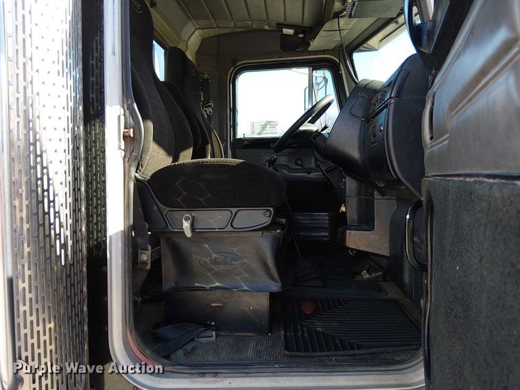 image for item FK0914 2002 Peterbilt 378 semi truck